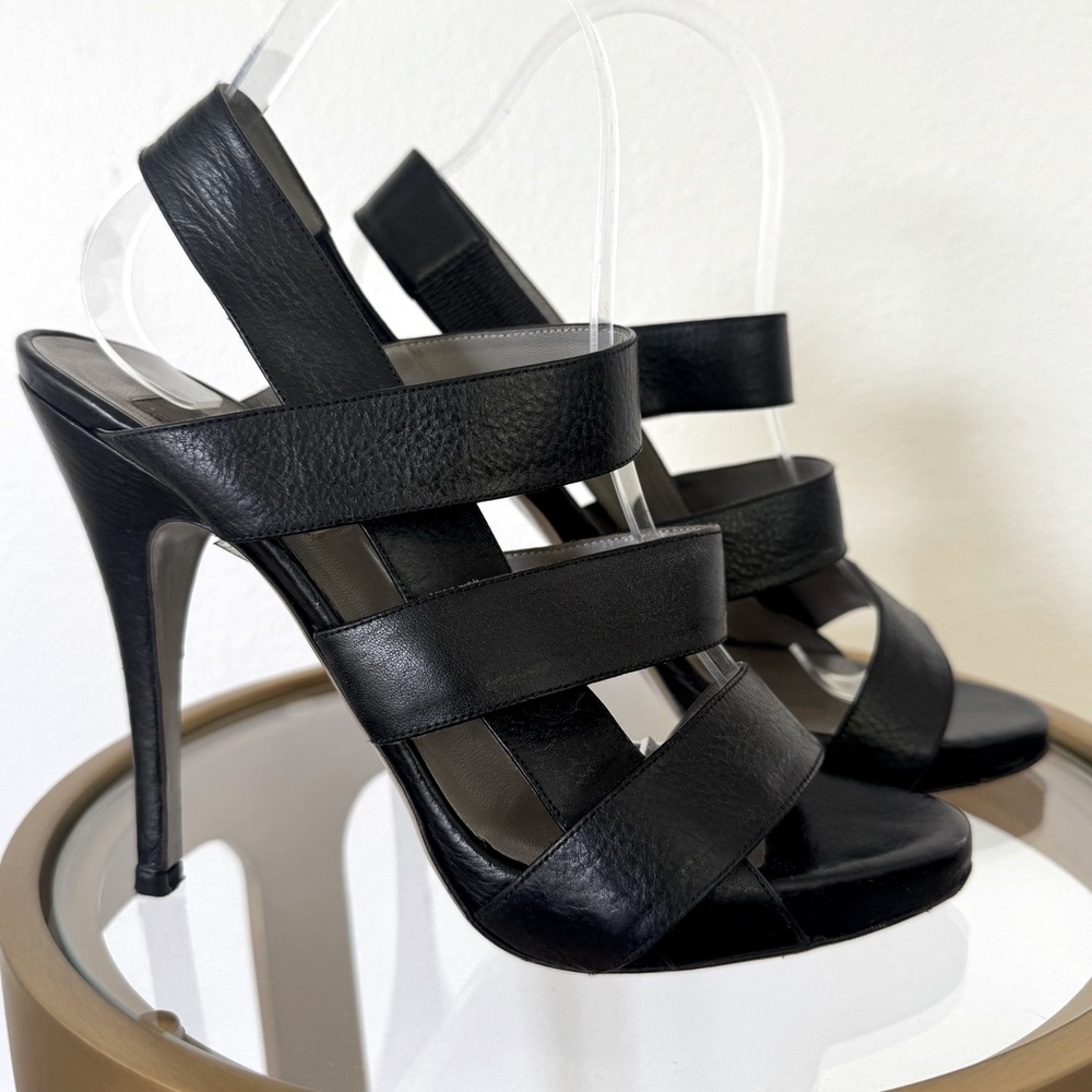 Valentino Garavani Black Leather Slingback Sandals. Size 38